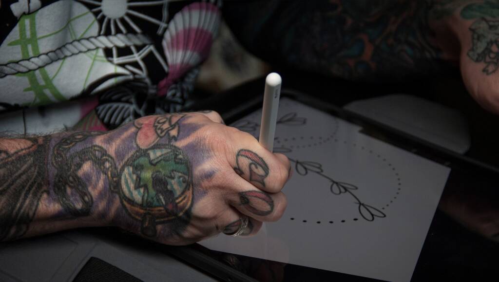 custom-design-tattoo-artist