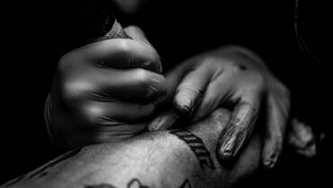Fine Line vs Bold Tattoos: Which Style Fits You?